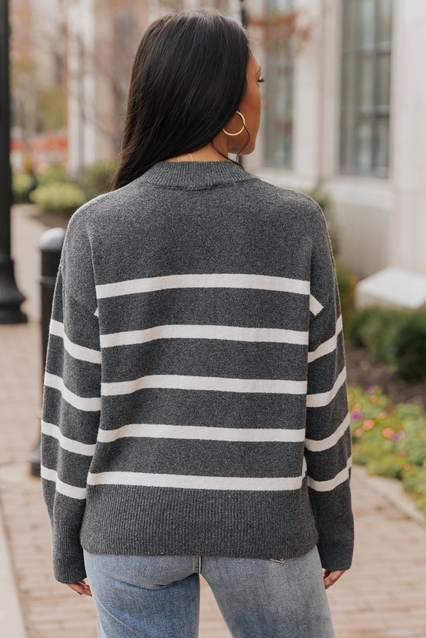 Pull rayé anthracite et crème