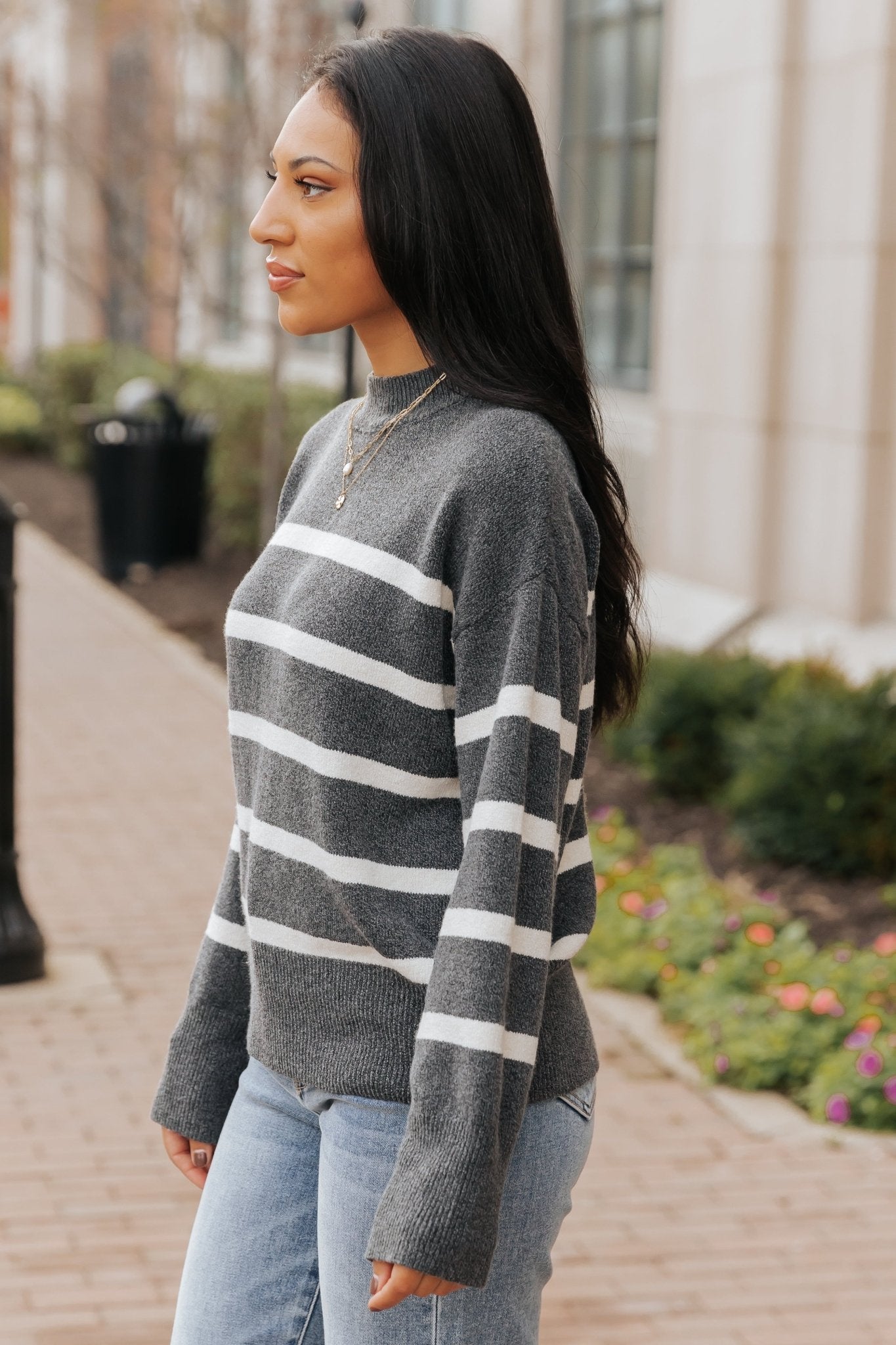 Pull rayé anthracite et crème