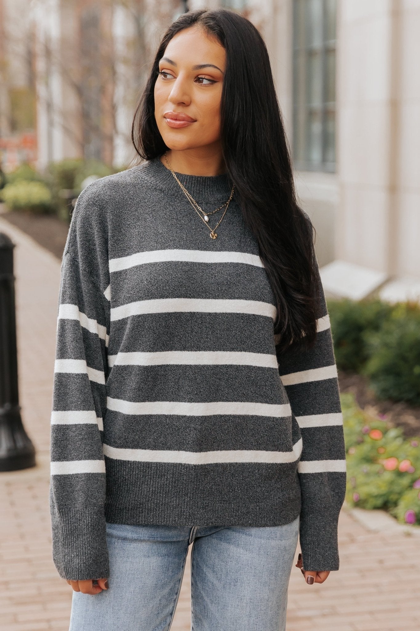 Pull rayé anthracite et crème