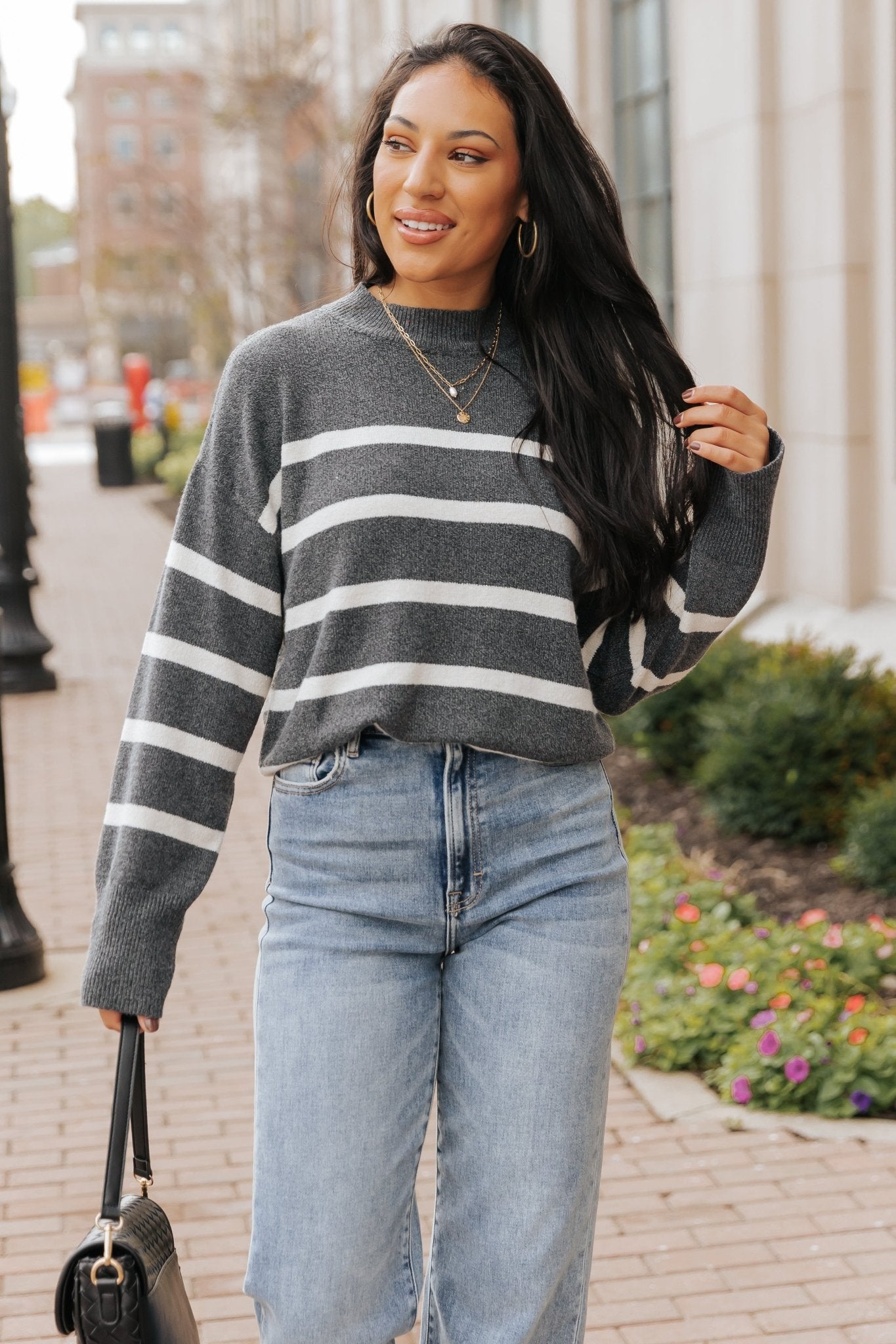 Pull rayé anthracite et crème