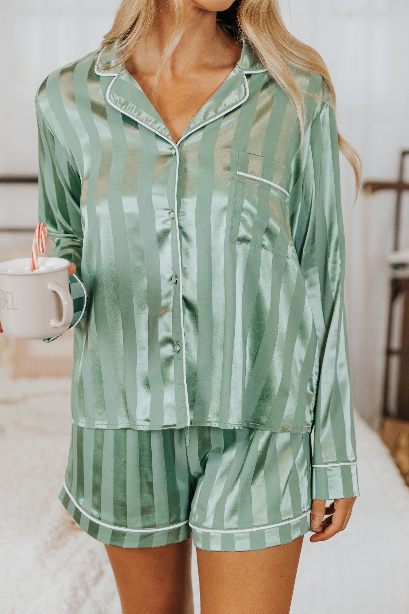 Ensemble pyjama deux pièces en satin vert de rêve