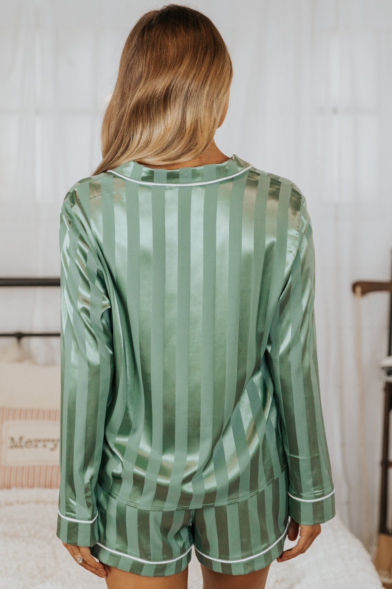 Ensemble pyjama deux pièces en satin vert de rêve