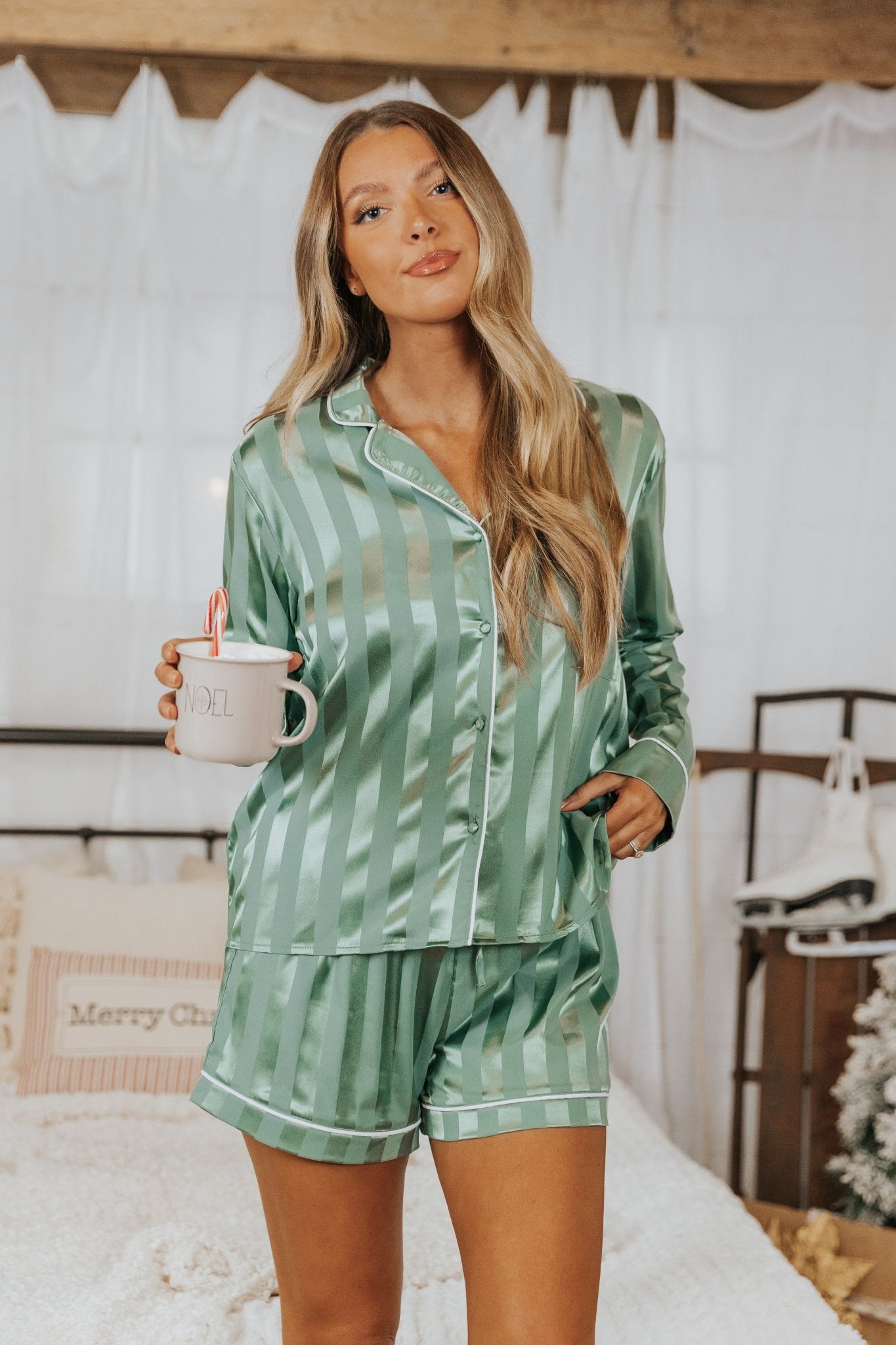 Ensemble pyjama deux pièces en satin vert de rêve