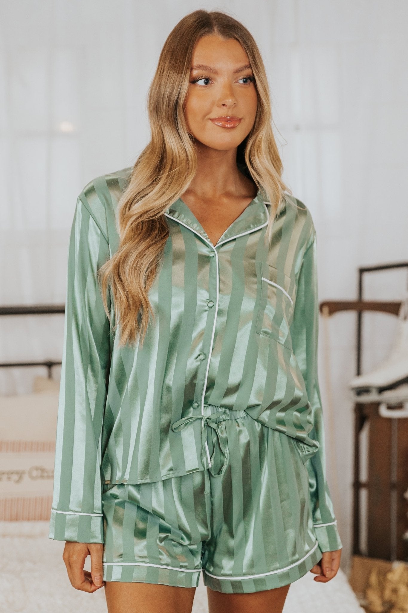 Ensemble pyjama deux pièces en satin vert de rêve