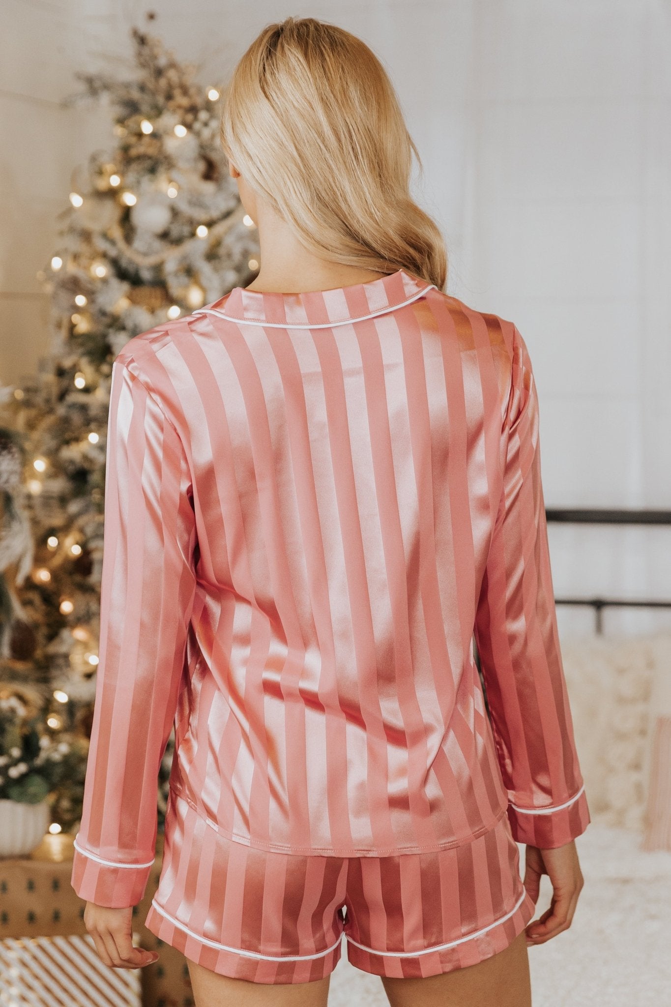 Ensemble pyjama deux pièces en satin rose de rêve