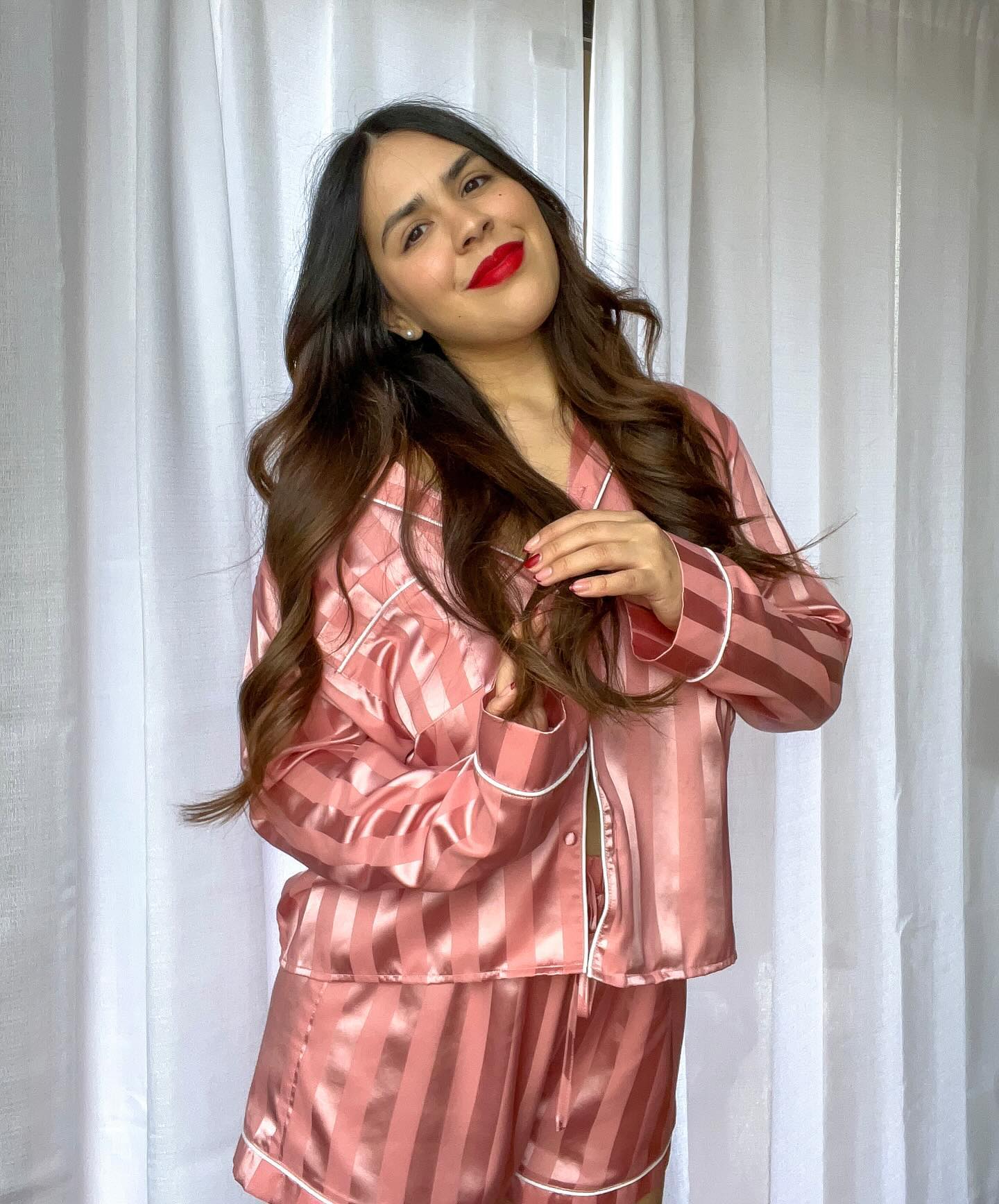 Ensemble pyjama deux pièces en satin rose de rêve