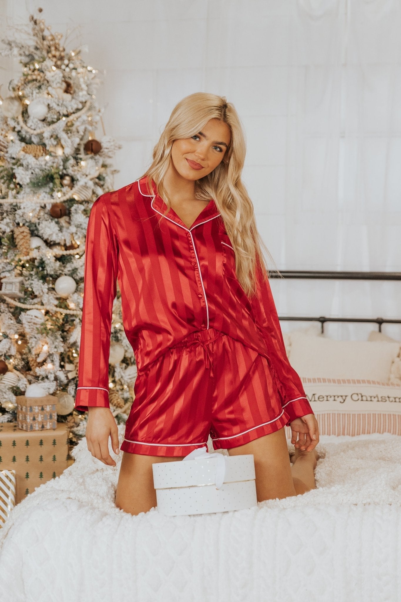Ensemble pyjama deux pièces en satin rouge de rêve