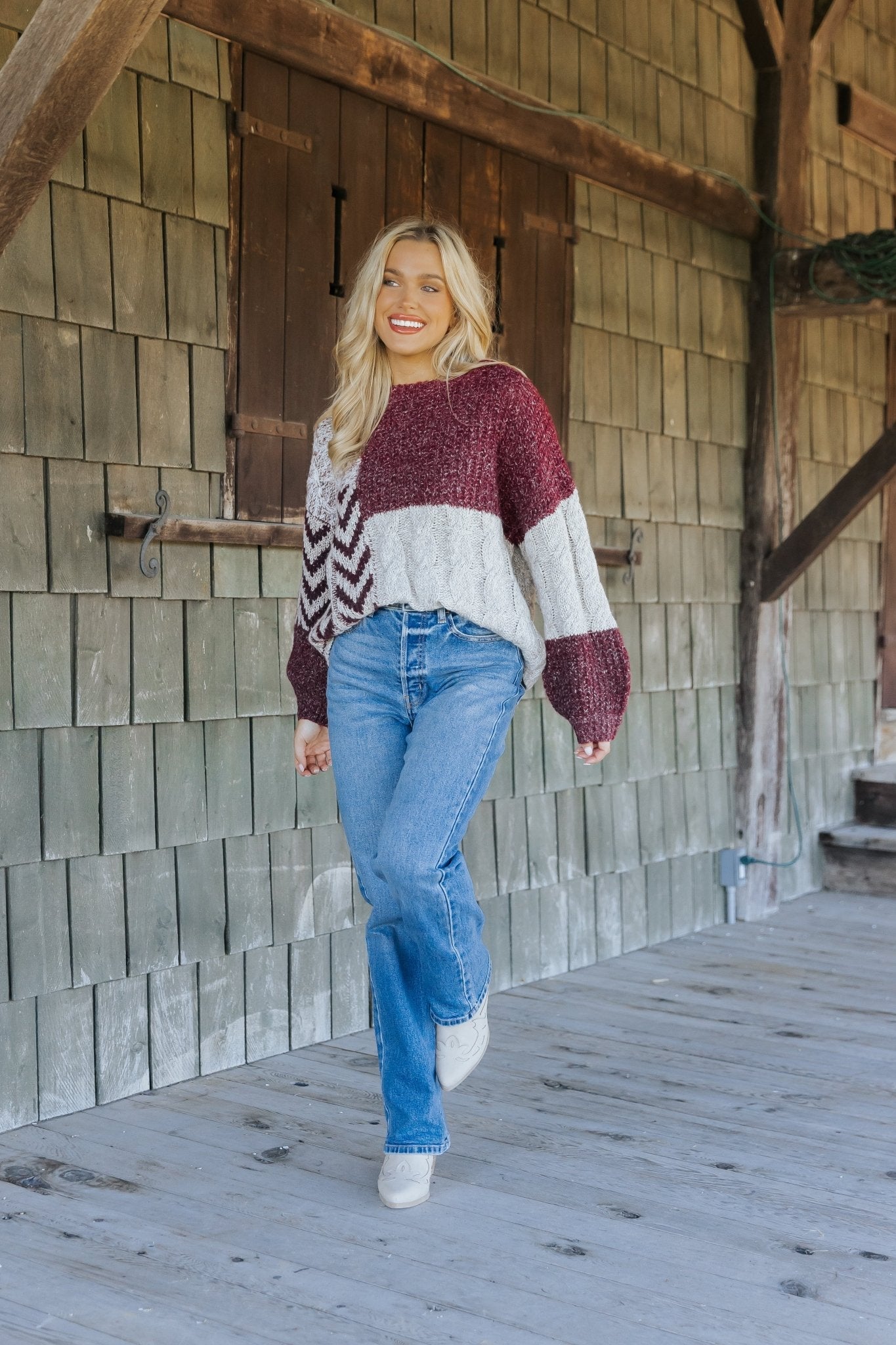 Pull en maille torsadée à blocs de couleurs multicolores bordeaux