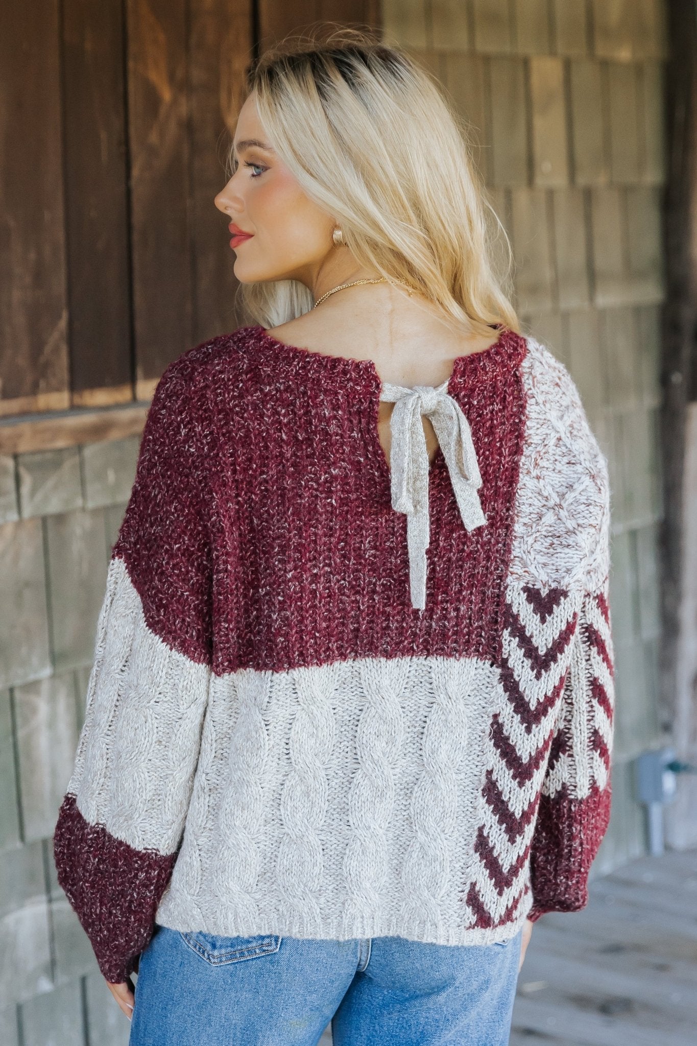 Pull en maille torsadée à blocs de couleurs multicolores bordeaux