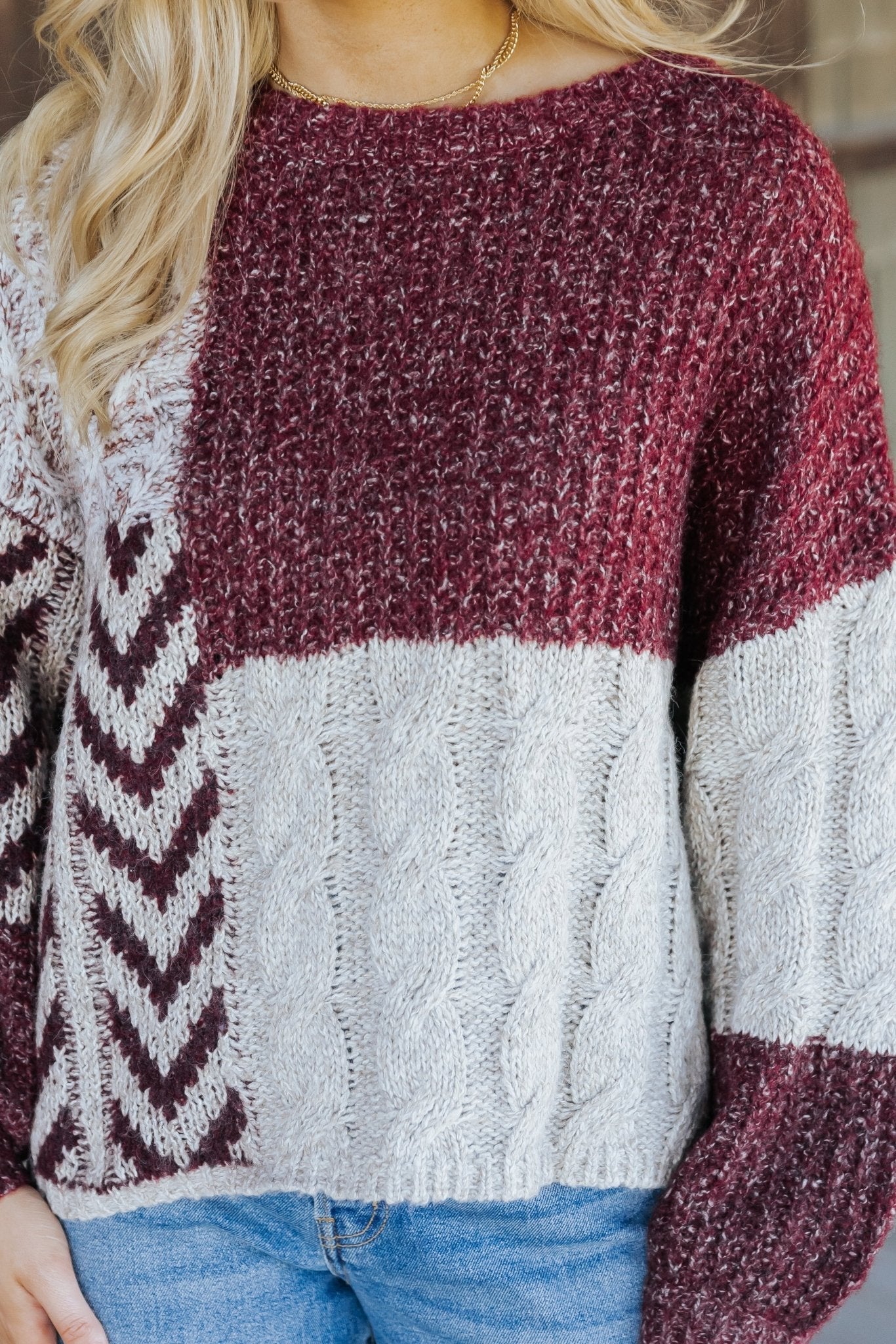Pull en maille torsadée à blocs de couleurs multicolores bordeaux