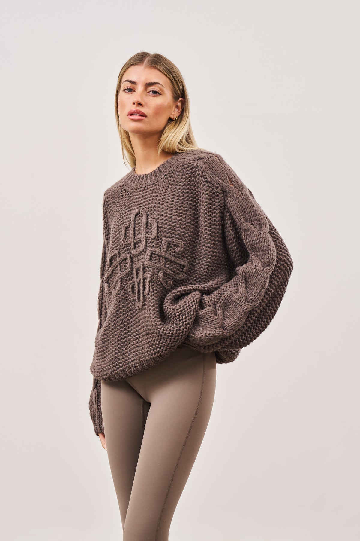 Suéter de malha oversized com emblema