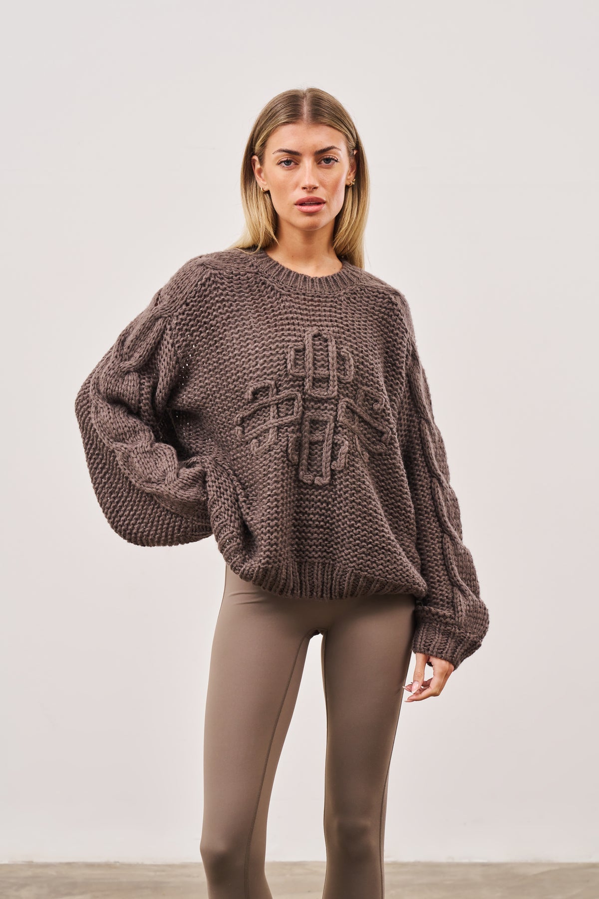 Suéter de malha oversized com emblema